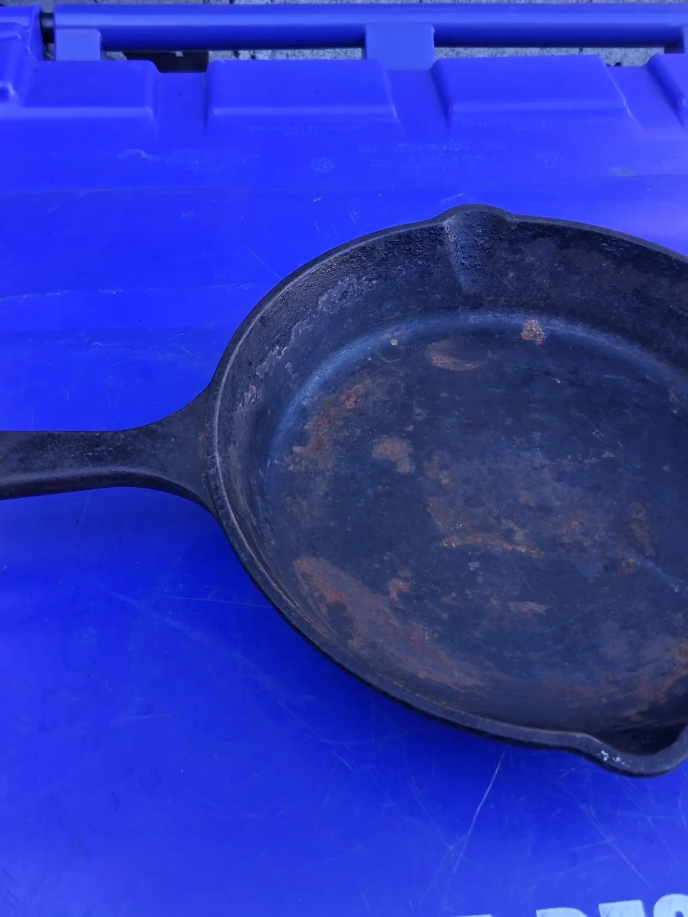 Classic Black Cast Iron Skillet - Versatile Home Kitchen Pan 9 Inch Circle Heavy